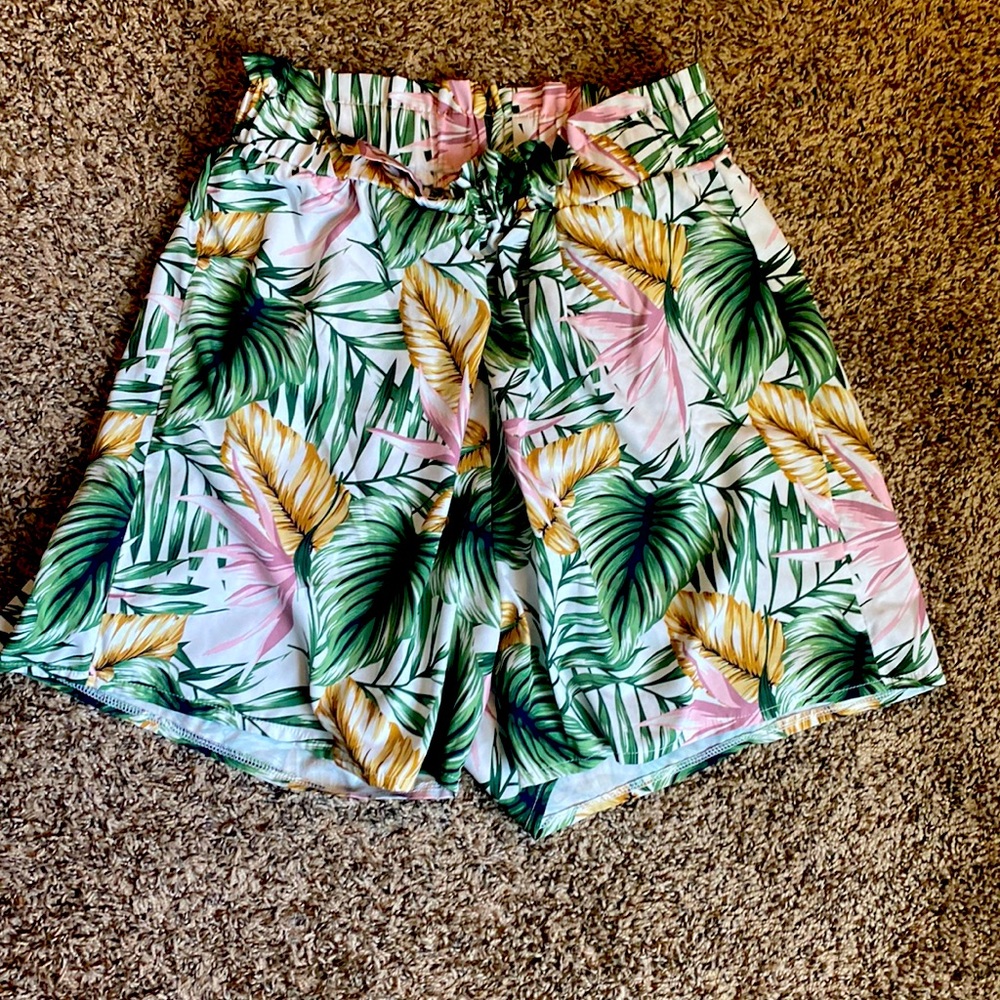 Cute airy shorts